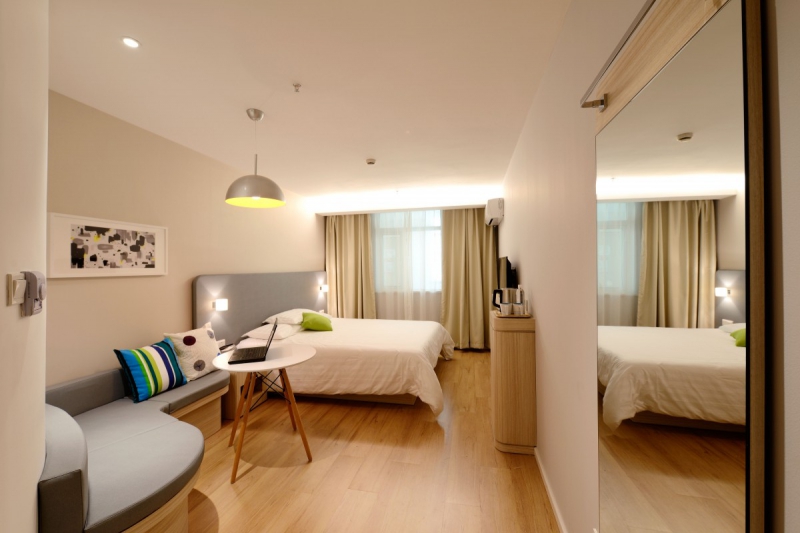 hotel-EVENOS-min_hotel_guest_room_new-634601